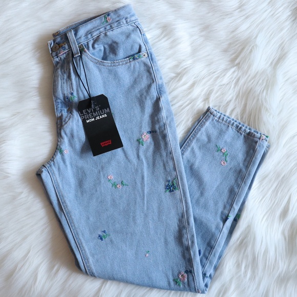 Levi's Denim - Levi's Light Wash Floral Embroidered Mom Jeans 29
